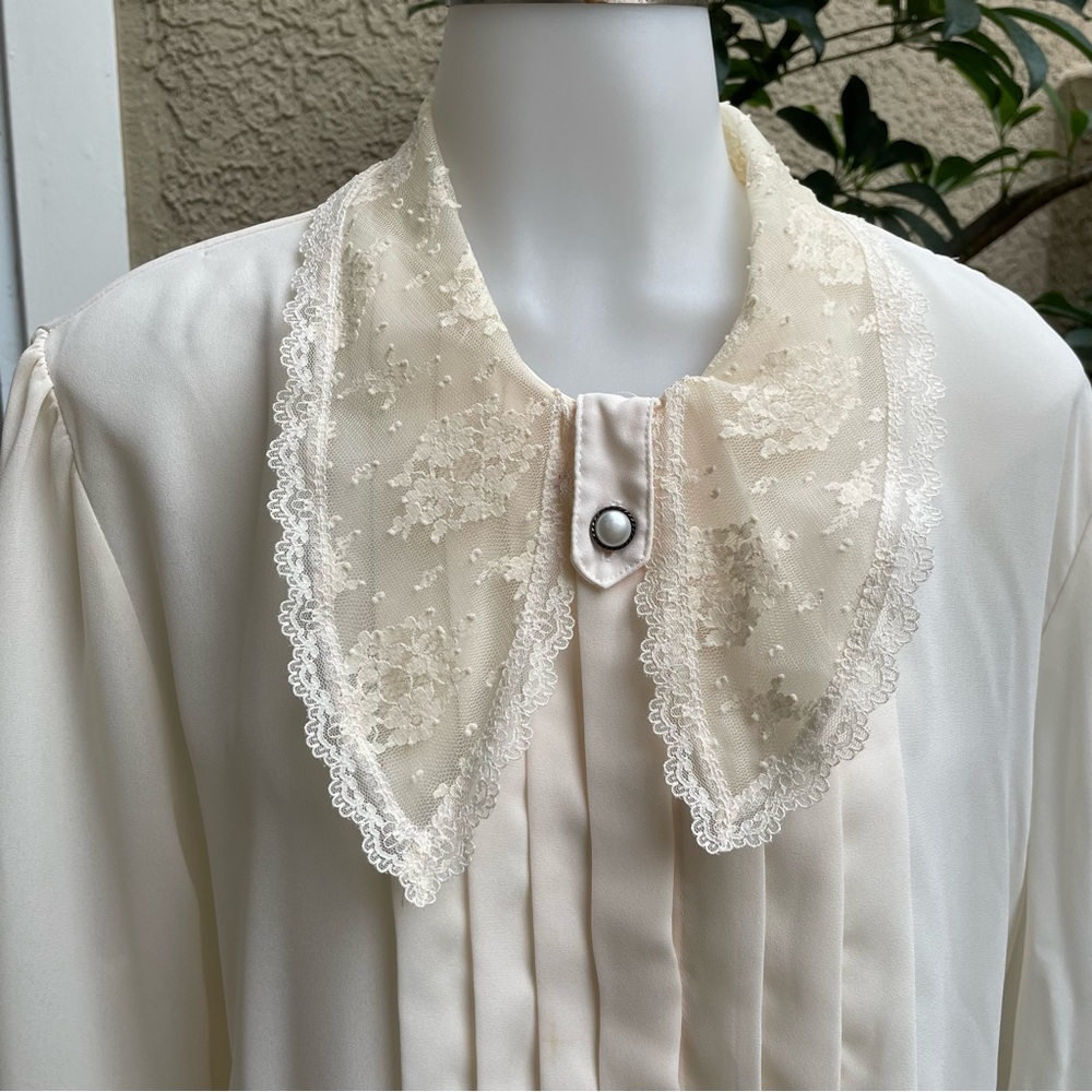 Vintage 80’s cream chiffon blouses with big lace collar